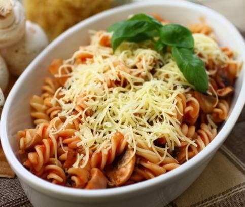 Gombás-paradicsomos tészta