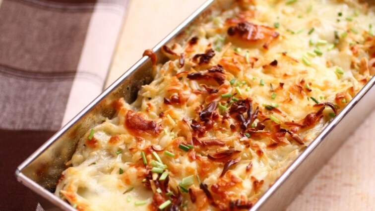 Tejszínes-sajtos rakott tészta