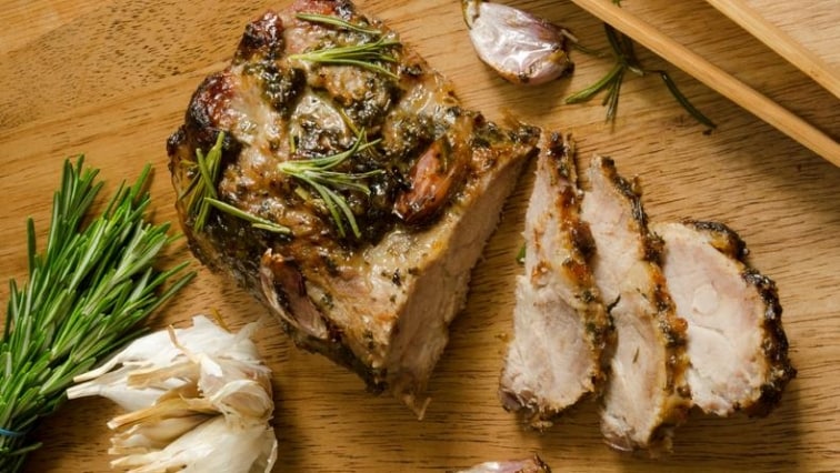 Pečená vepřová kýta s rozmarýnem