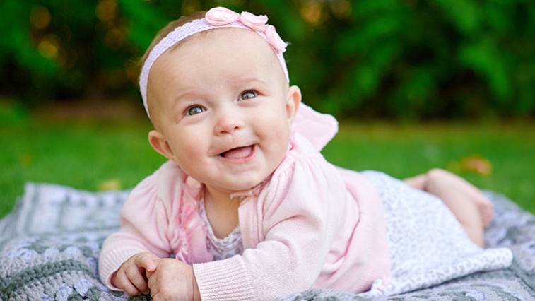 Vrstvy a čepička: Základy oblékání miminka na jaře