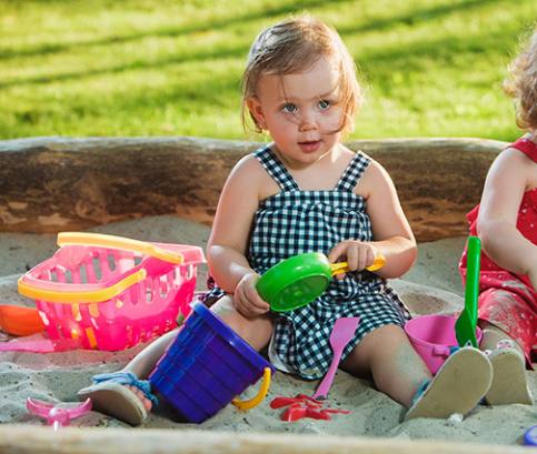 Nemoci z pískoviště: Dětem hrozí průjmy i paraziti