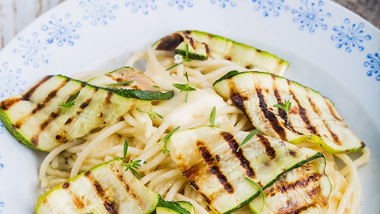 Krémové bezlepkové těstoviny s grilovanou cuketou