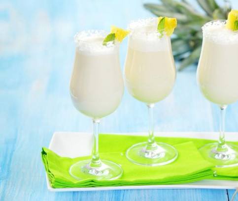 Piña colada s plátky ananasu