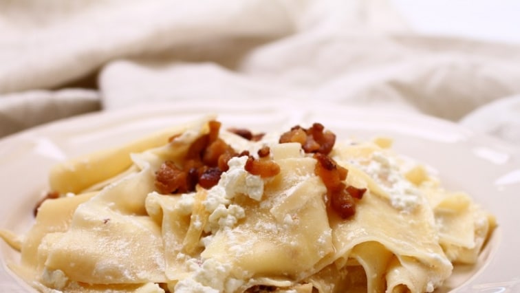 Túrós csusza töpörtyűvel