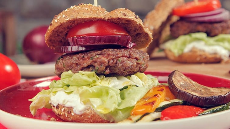 Ako správne pripraviť domáci hamburger