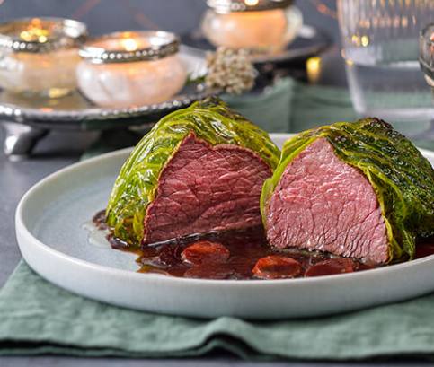 Sviečkovica v kelovom liste s vínnou redukciou 