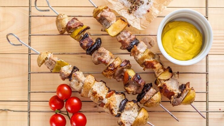 Špíz z panenky, brambor, jablek a sušených švestek