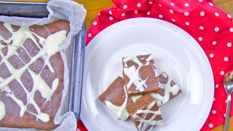 Kakaový perník s ořechy z jednoho plechu