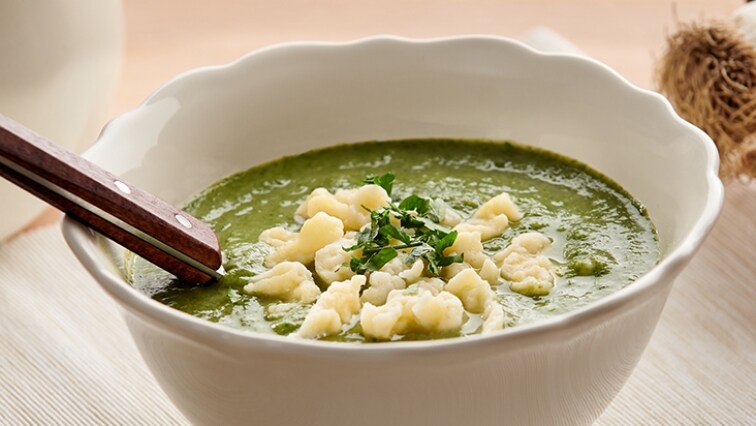 Jarní polévka se semolinovými gnocchi