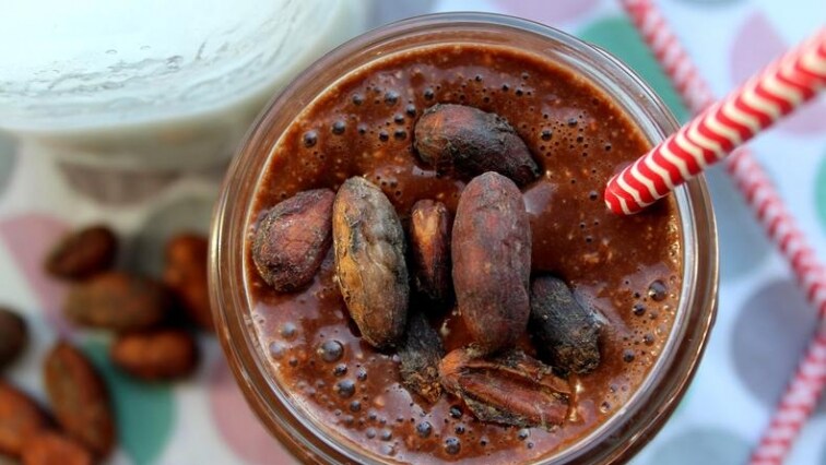 Banánovo-kakaové smoothie s kokosovým mlékem