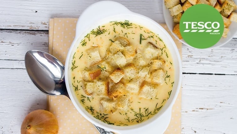 Hagymaleves pirított kenyérkockákkal