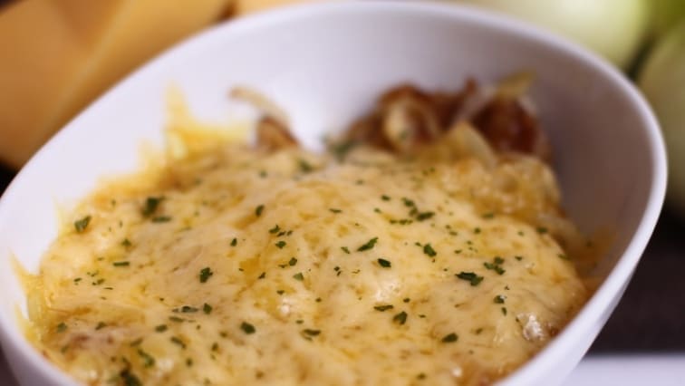 Sajt alatt sült hagymás karaj