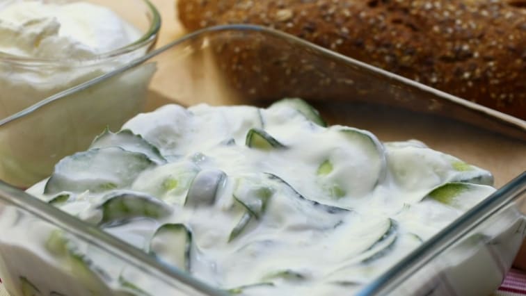 Klasszikus tejfölös uborkasaláta