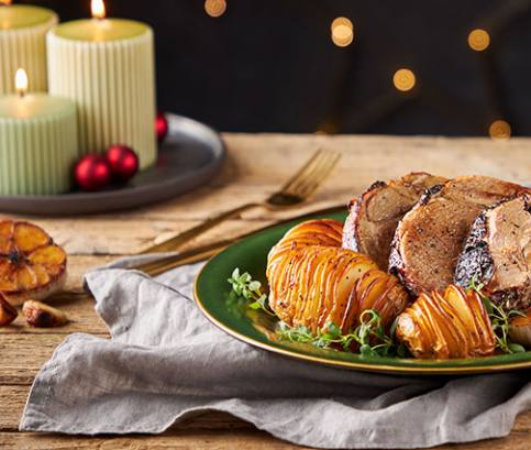 Jahňacina na tymiane so smotanovou omáčkou a zemiakmi Hasselback