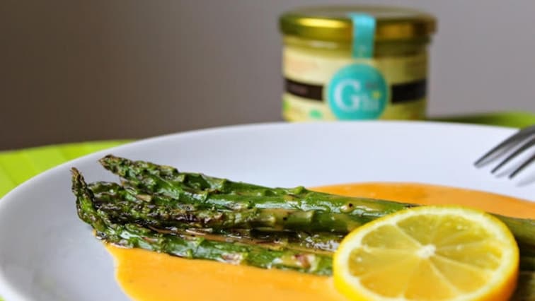 Pečený chřest s holandskou omáčkou