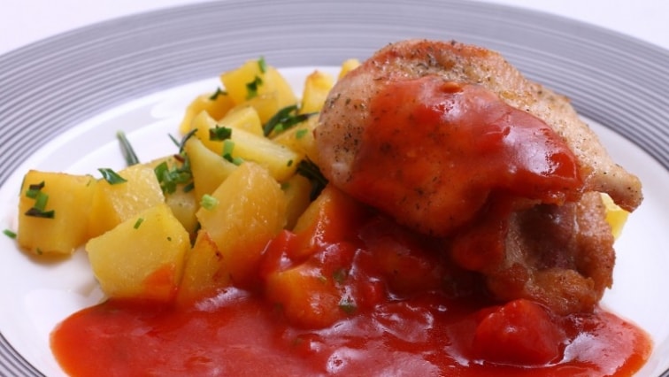 Sült csirkecomb paradicsom mártással