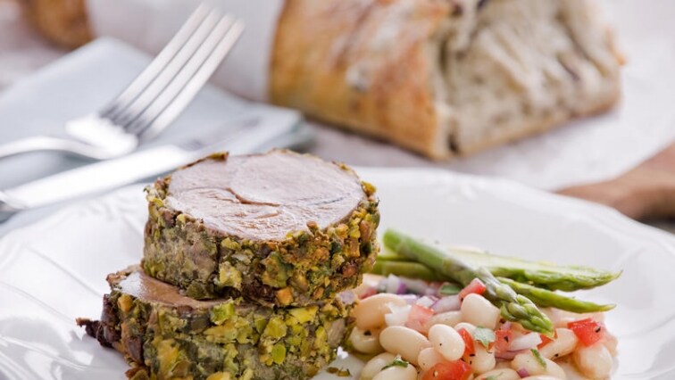 Panenka v pistáciové krustě s fazolkami