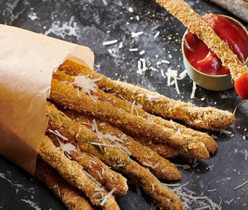 Chřest obalený ve strouhance a parmezánu