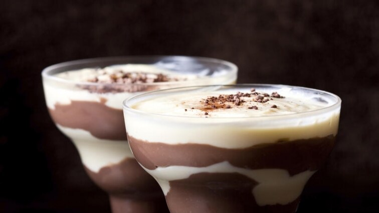 Pohár plný vášně ze dvou druhů pudinků