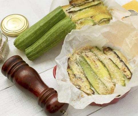 Cuketové plátky s parmazánem