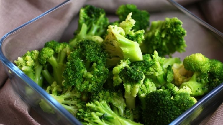 Párolt brokkoli