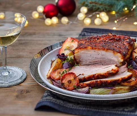 Pečený bravčový bôčik s jablkami a hruškami 