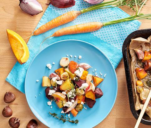 Teplý šalát z jesennej zeleniny so syrom