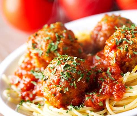 Špagety s masovými koulemi