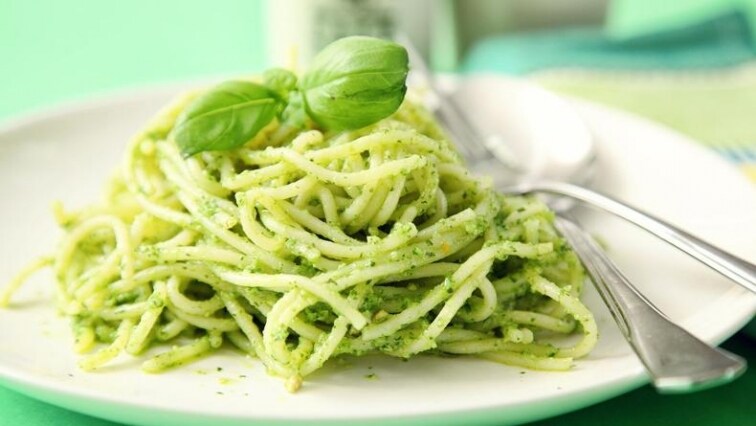 Těstoviny s bylinkovým pestem