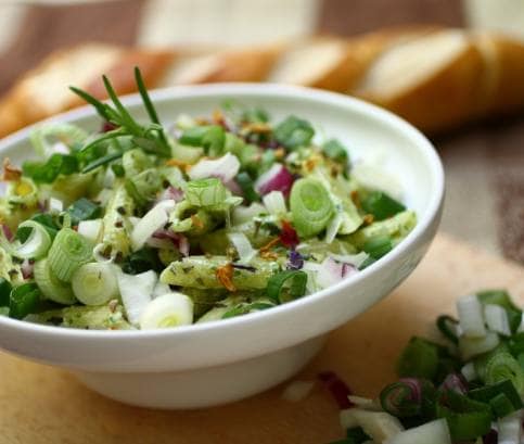 Citromos-hagymás tésztasaláta