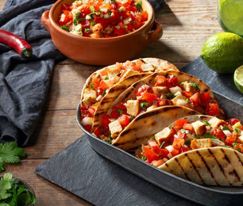 Mexické tacos so zeleninou a šťavnatými kuracími prsami