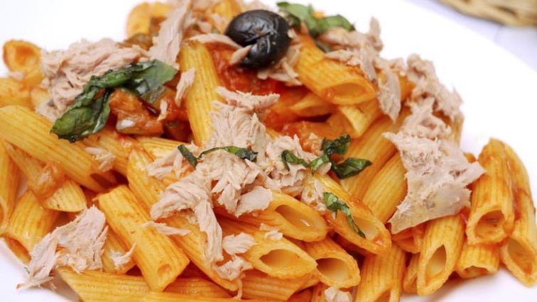 Penne s tuňákem a rajčatovou omáčkou