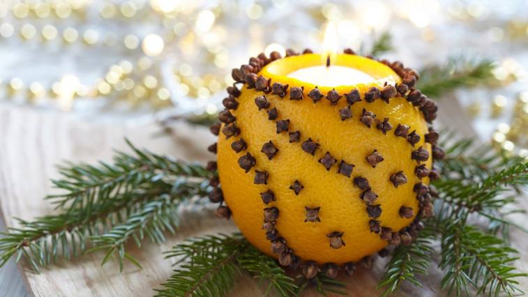 Ozdobná svíčka z pomeranče