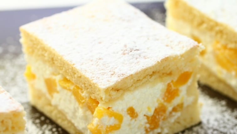 Könnyed túrós-barackos pite