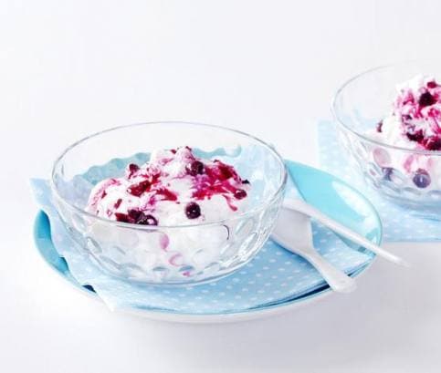 Šlehaný tvaroh s lesním ovocem