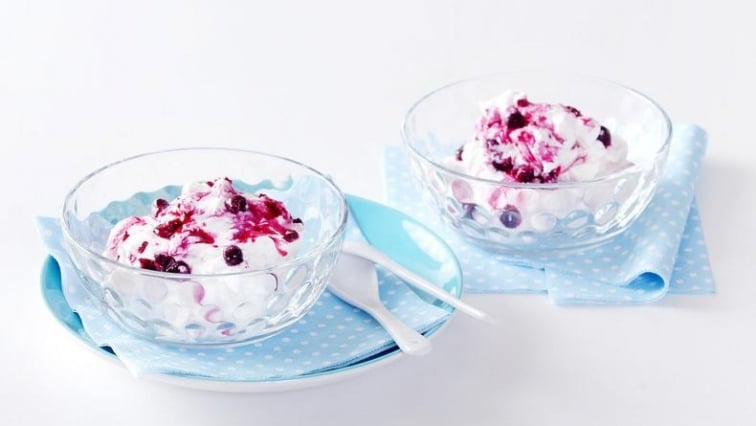 Šlehaný tvaroh s lesním ovocem