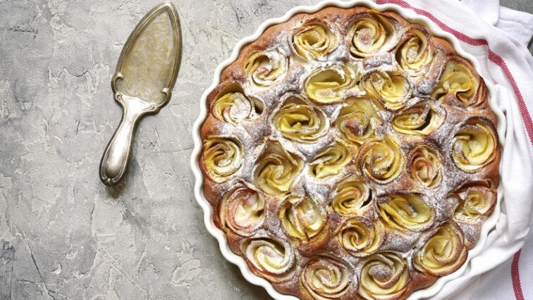 Koláč z jablkových růžiček
