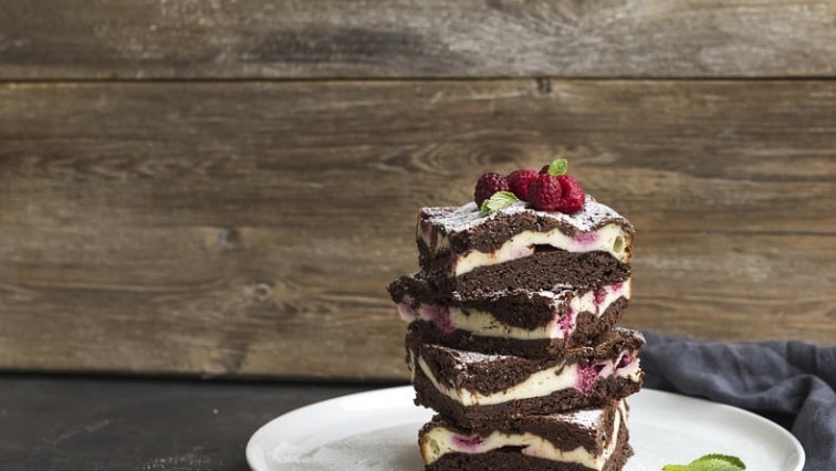 Kakaovo-tvarohový koláč s malinami