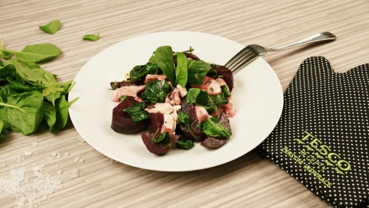 Pečená červená řepa s feta a špenátem