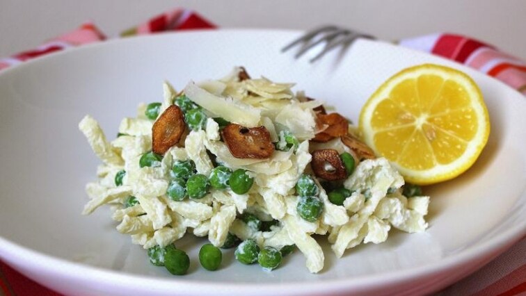 Štíhlé nudle s ricottou a hráškem