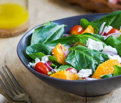 Špenátový šalát s feta syrom