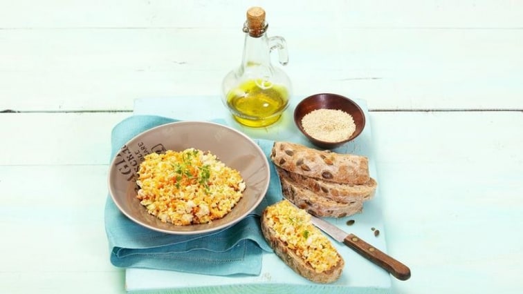 Mrkvová pomazánka s tofu a sezamovými semínky