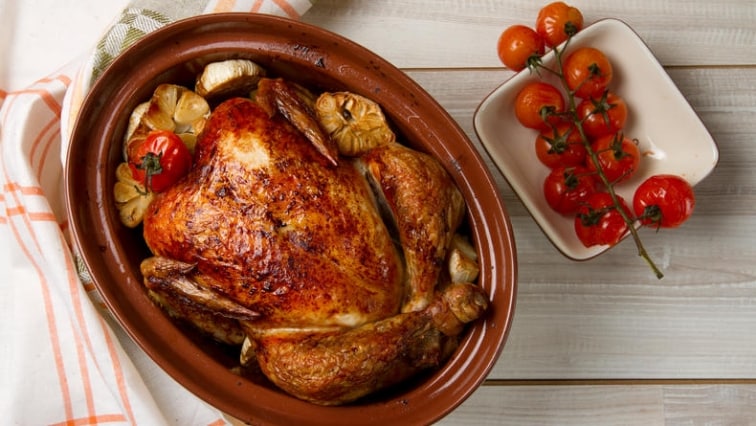 Pečené kuře s česnekem a cherry rajčátky