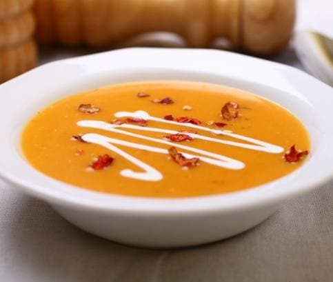 Mézes-chilis sütőtök leves