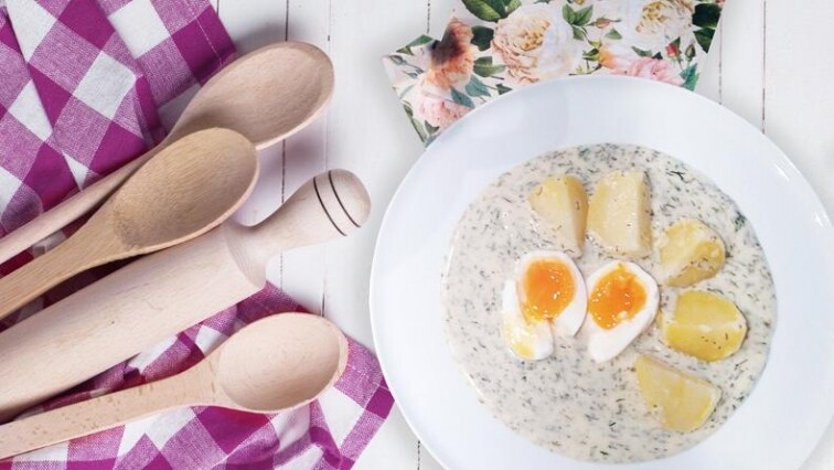 Tradiční česká koprovka s vajíčkem