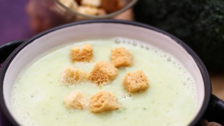 Brokkoli krémleves tejföllel