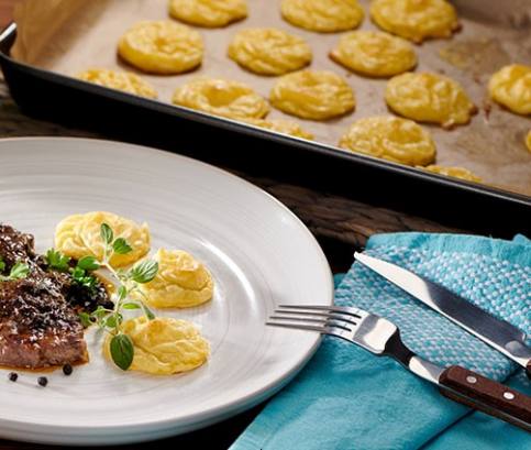 Marhaszelet burgonyapürés habcsókkal