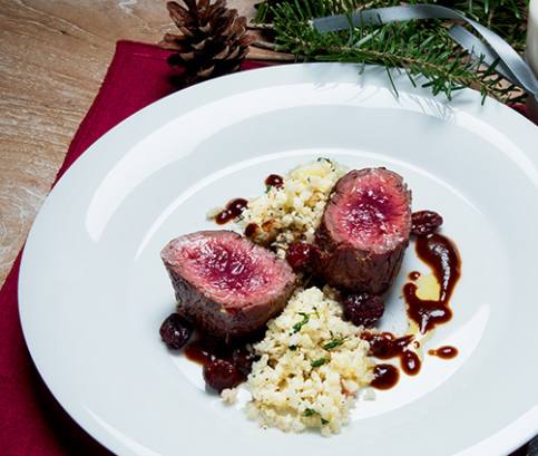 Steak z jeleňa s brusnicovou omáčkou