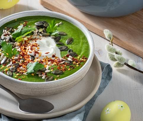 Spenótos-brokkolis krémleves tökmaggal és napraforgóval