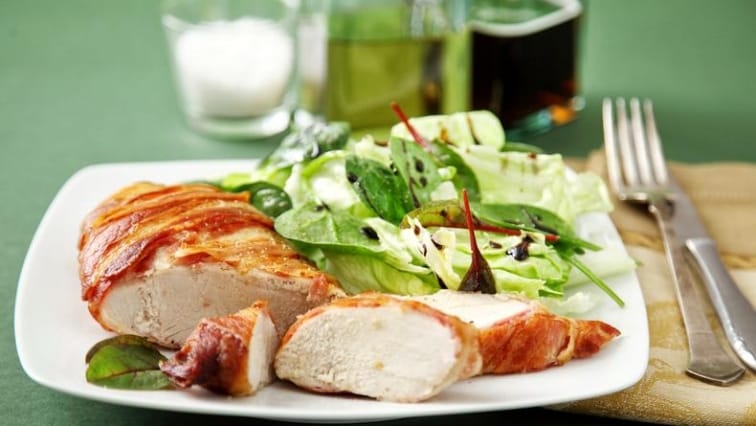 Krůtí prsa grilovaná v anglické slanině